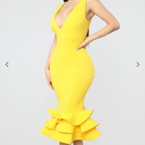 Selling this lovely yellow dress , worn once!